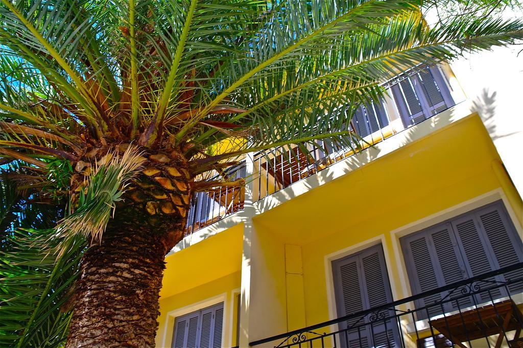 Hotel Le Grillon LʼÎle-Rousse Exteriör bild